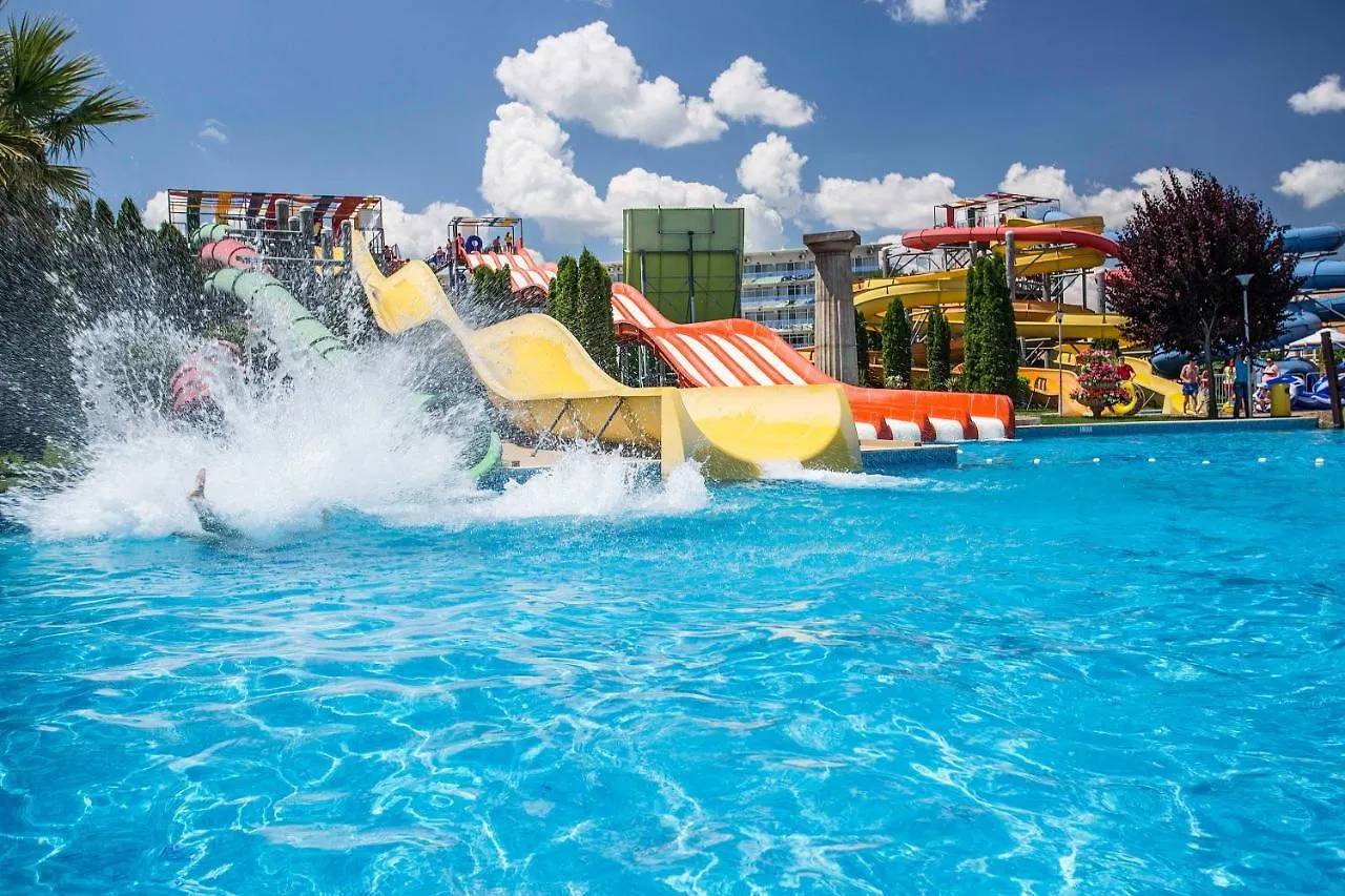 Aqua Nevis Hotel & Aqua Park サニービーチ