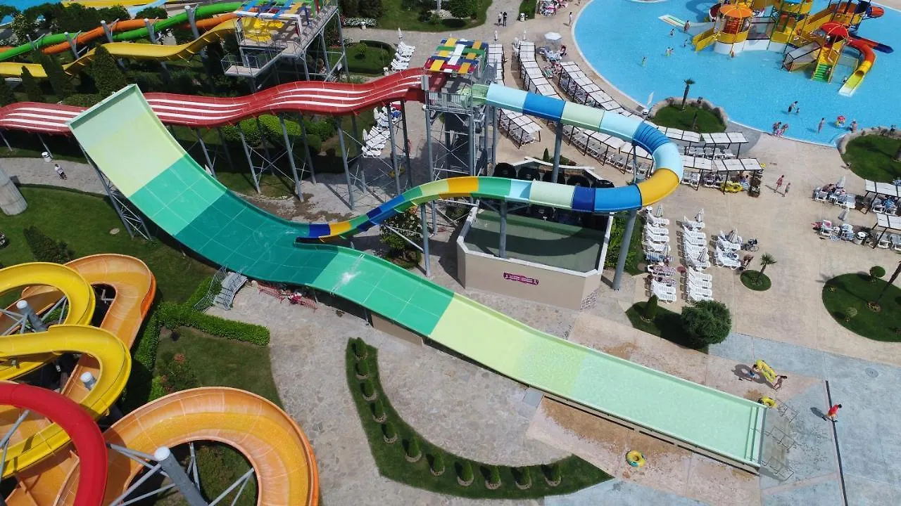 Aqua Nevis Hotel & Aqua Park サニービーチ