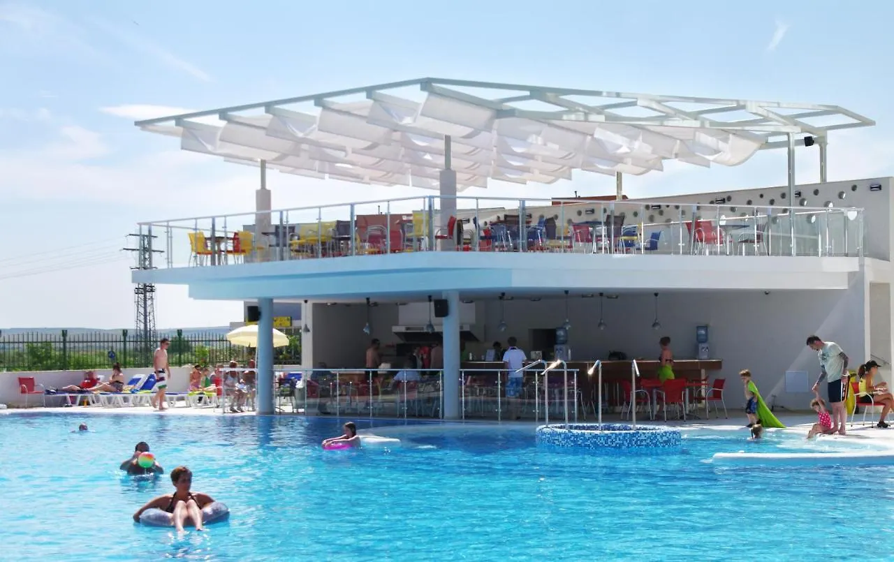 Aqua Nevis Hotel & Aqua Park サニービーチ 4*,
