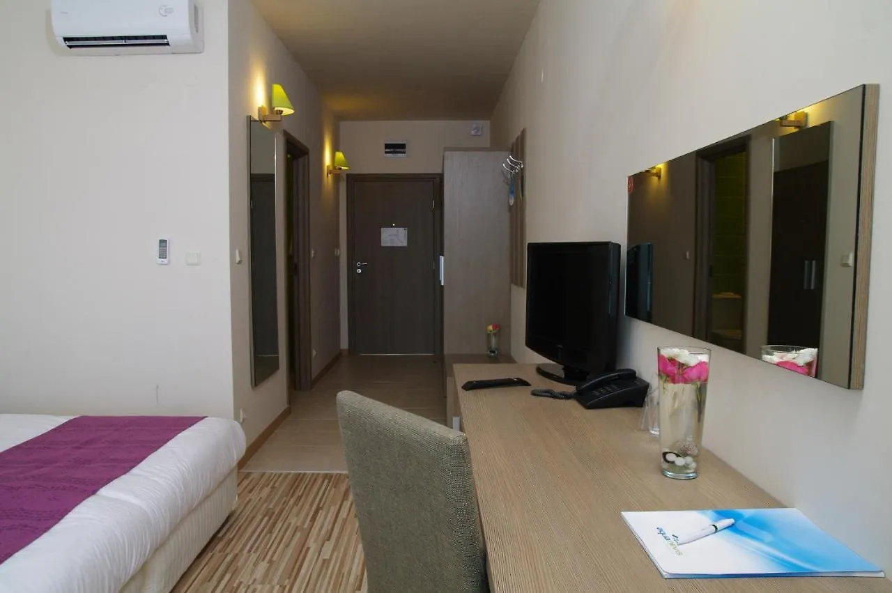 Aqua Nevis Hotel & Aqua Park サニービーチ