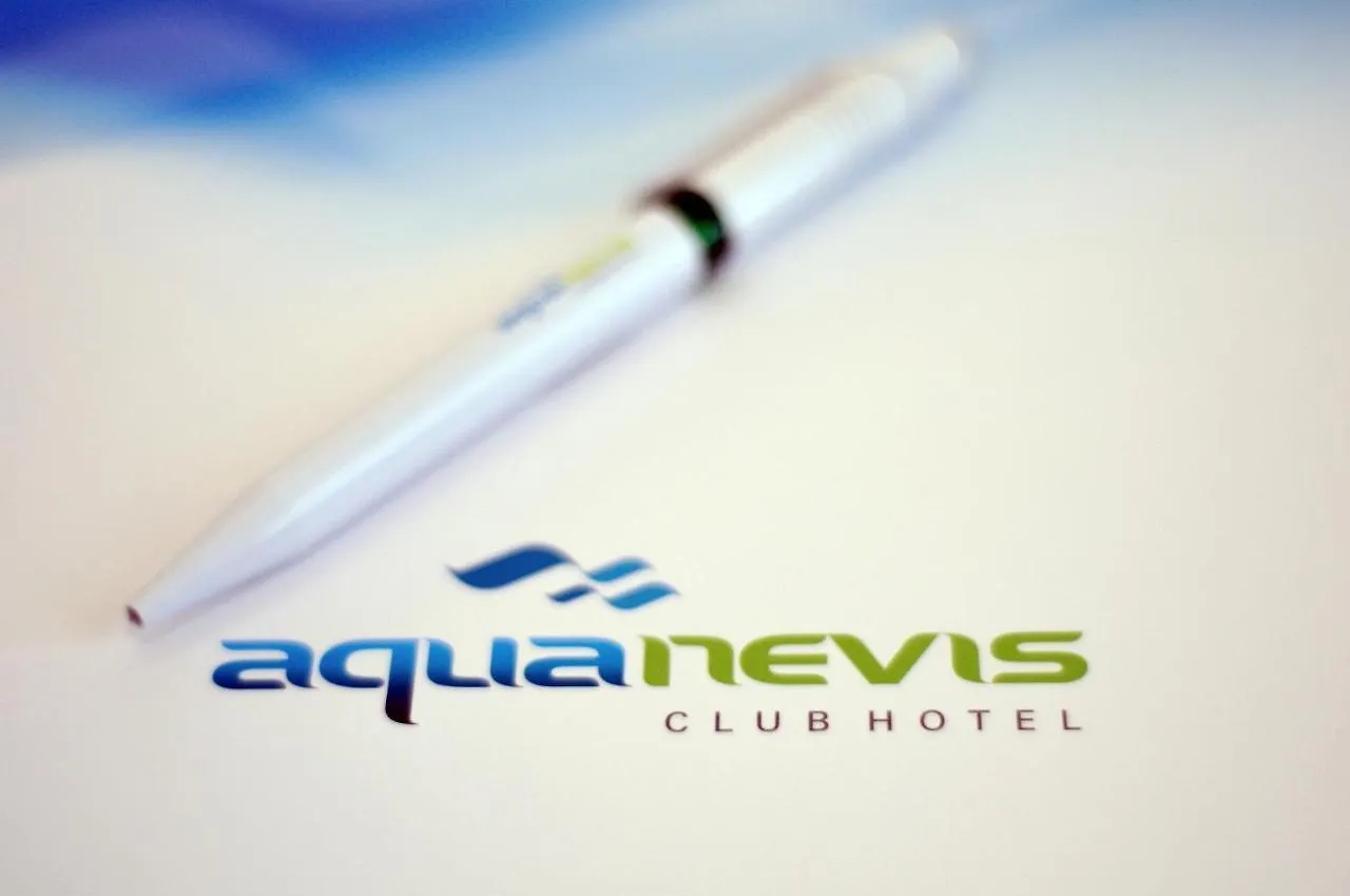 Aqua Nevis Hotel & Aqua Park サニービーチ 4*,