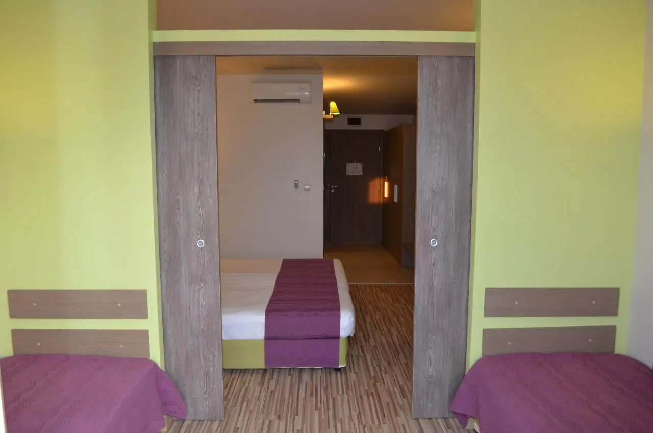 Aqua Nevis Hotel & Aqua Park サニービーチ
