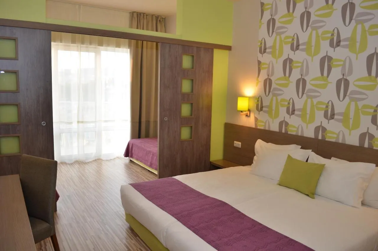 Aqua Nevis Hotel & Aqua Park サニービーチ