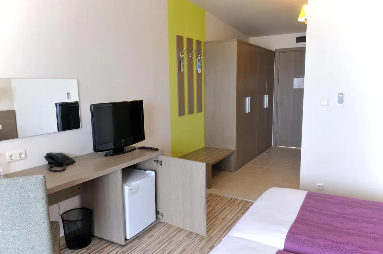 Aqua Nevis Hotel & Aqua Park サニービーチ