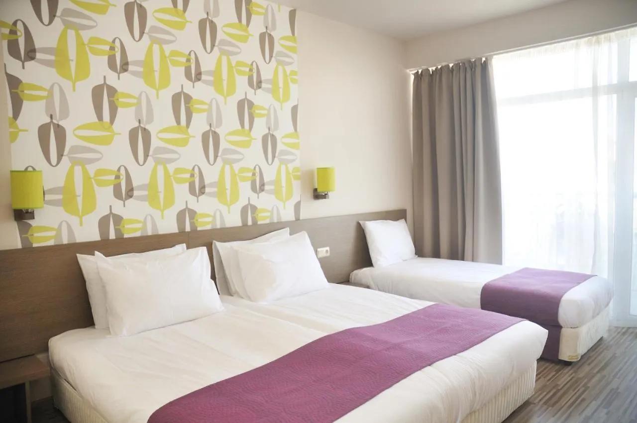 Aqua Nevis Hotel & Aqua Park サニービーチ