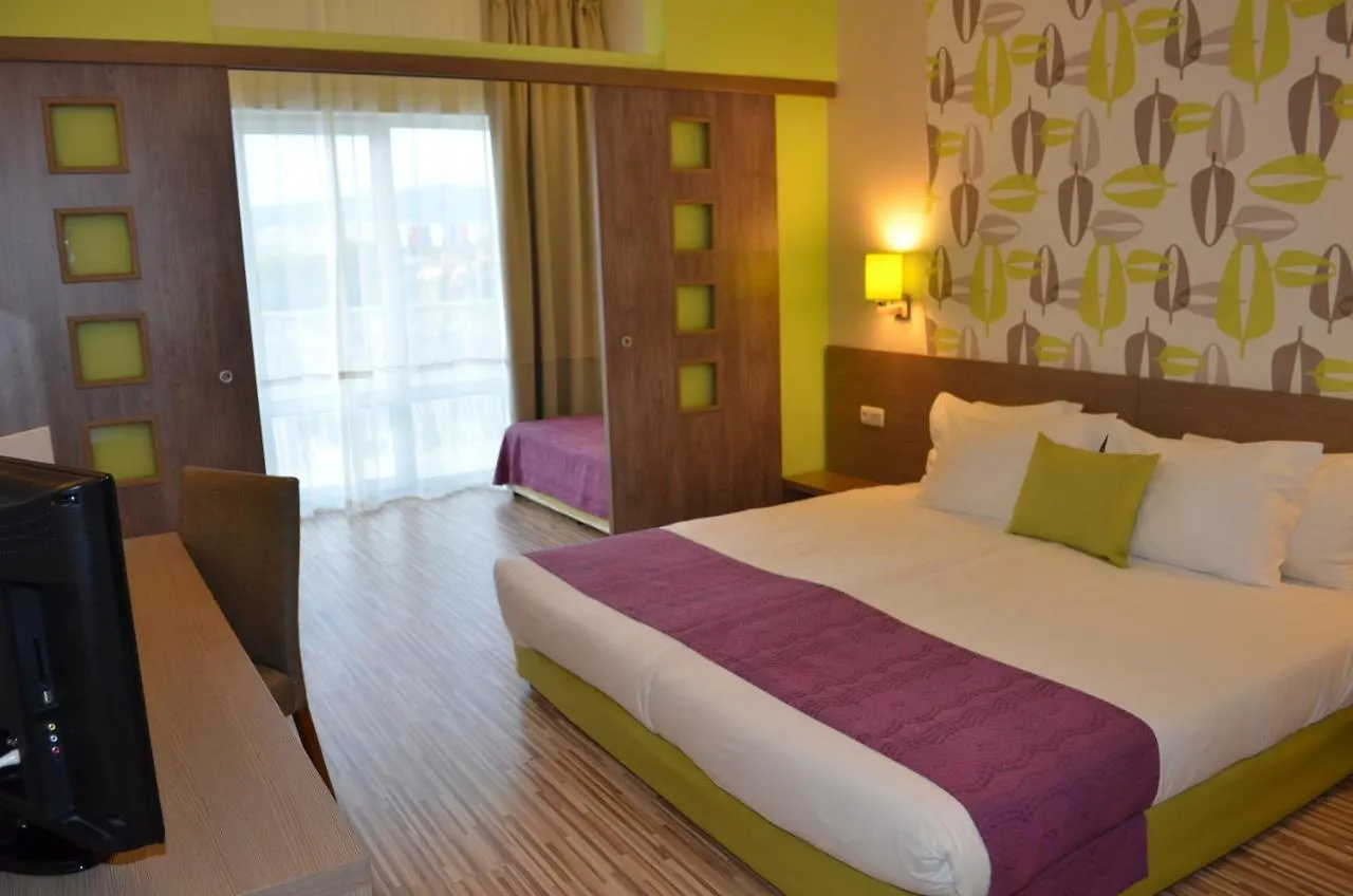 Aqua Nevis Hotel & Aqua Park サニービーチ